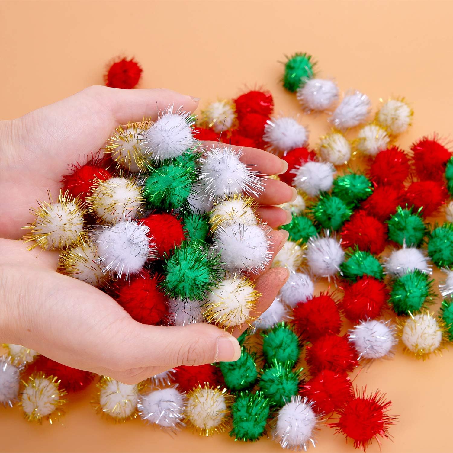 Cooraby 200 pompones de Navidad con purpurina de colores surtidos para suministros de manualidades (0.787 pulgadas)