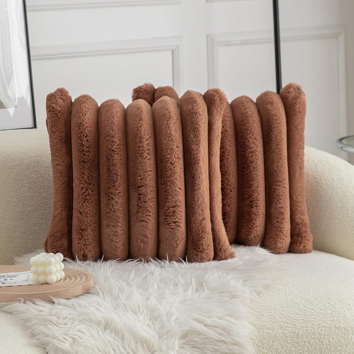 Neelvin Juego de 2 fundas de almohada decorativas de piel sintética marrón de 18 x 18 pulgadas, fundas de cojín de terciopelo para sofá