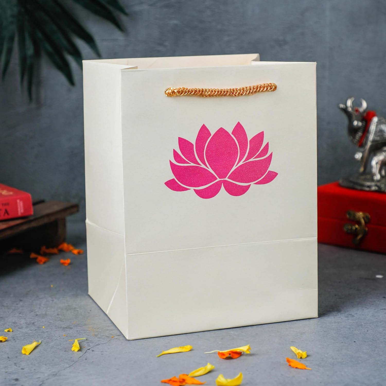 Desi Favors Lotus – Bolsas de regalo de papel blanco con estampado indio para Navidad, bodas, cumpleaños, PoojaPuja, pequeñas bolsas de regalo con