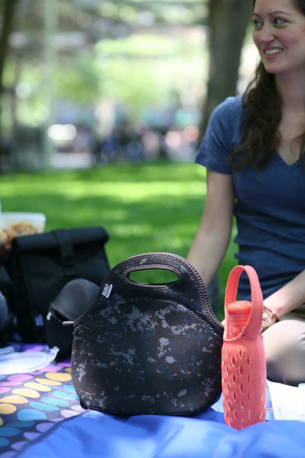 BUILT NY – Botella de agua de vidrio con bolsa de neopreno, 17 onzas, coral