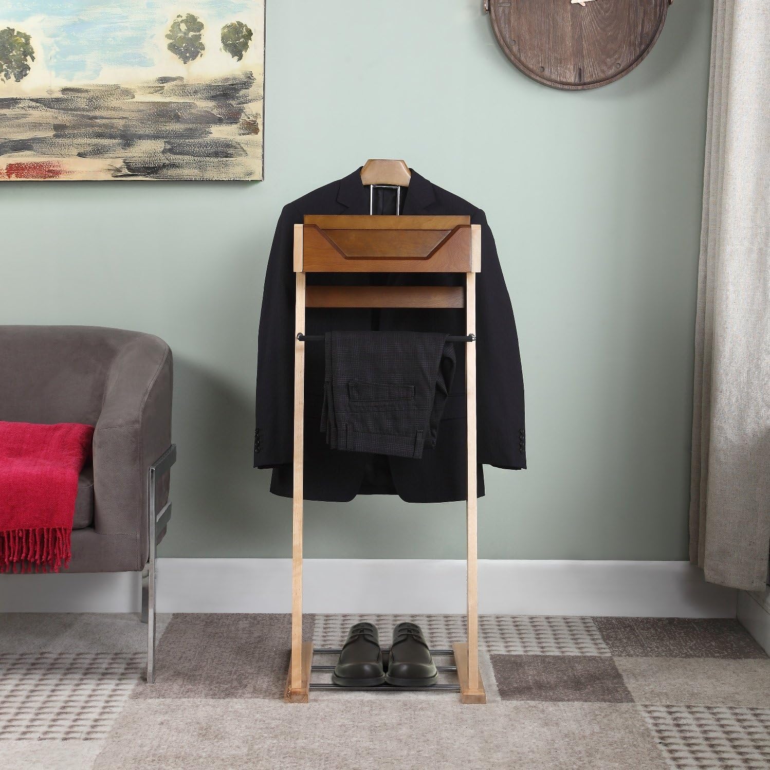 Proman Products Newport Suite Valet Stand VL37034 con bandeja superior, colgador de contorno, barra de pantalones y zapatero, 18 pulgadas de ancho x