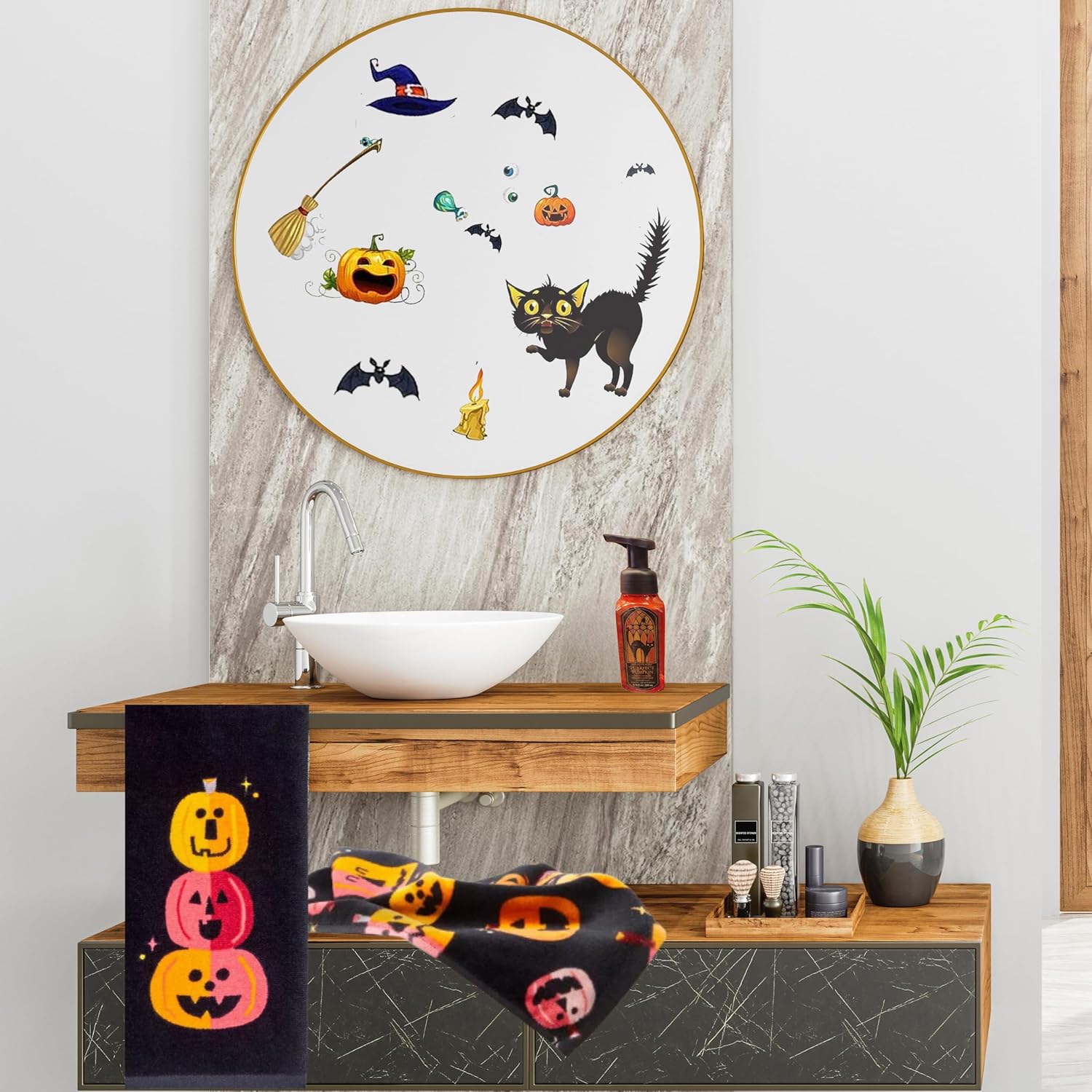 Home Concepts Juego de decoración de baño espeluznante de Halloween que incluye 2 toallas de mano, 1 jabón de manos espumoso y adhesivos decorativos