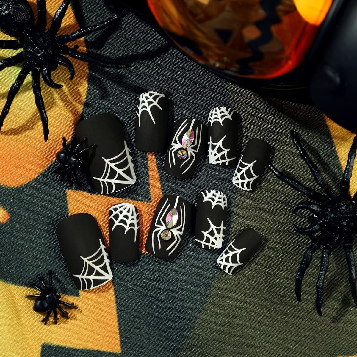 Uñas postizas a presión de Halloween, cuadradas, medianas, tela de araña blanca con uñas, diseño de diamantes de imitación, uñas adhesivas mate con