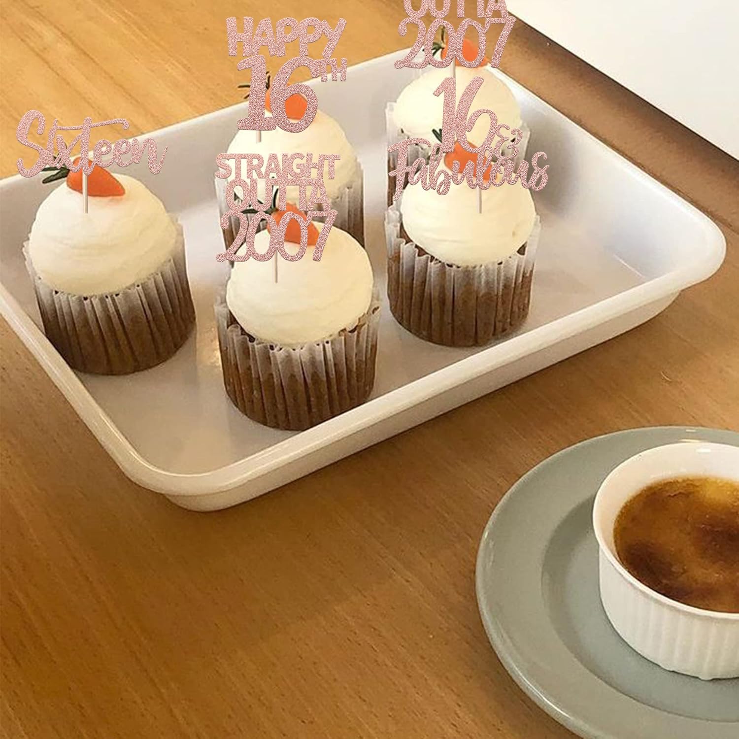 Paquete de 24 decoraciones para cupcakes de cumpleaños de 16 años con purpurina de dieciséis rectos fuera de 2007, decoraciones para pasteles de