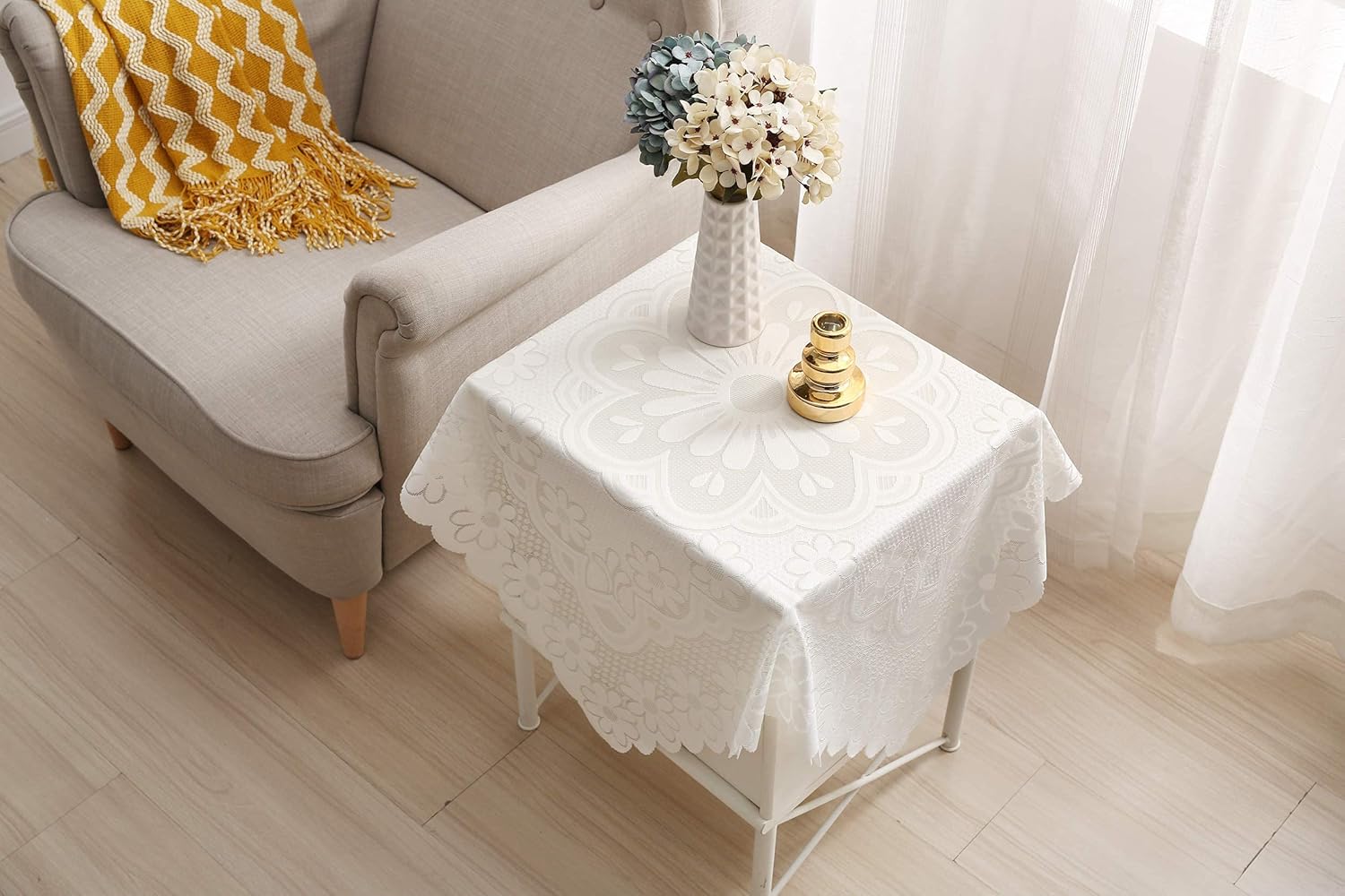 HOMECOOL Mantel cuadrado pequeño, mantel de ganchillo marfil para mesa auxiliar redonda de 34 x 34 pulgadas, girasol