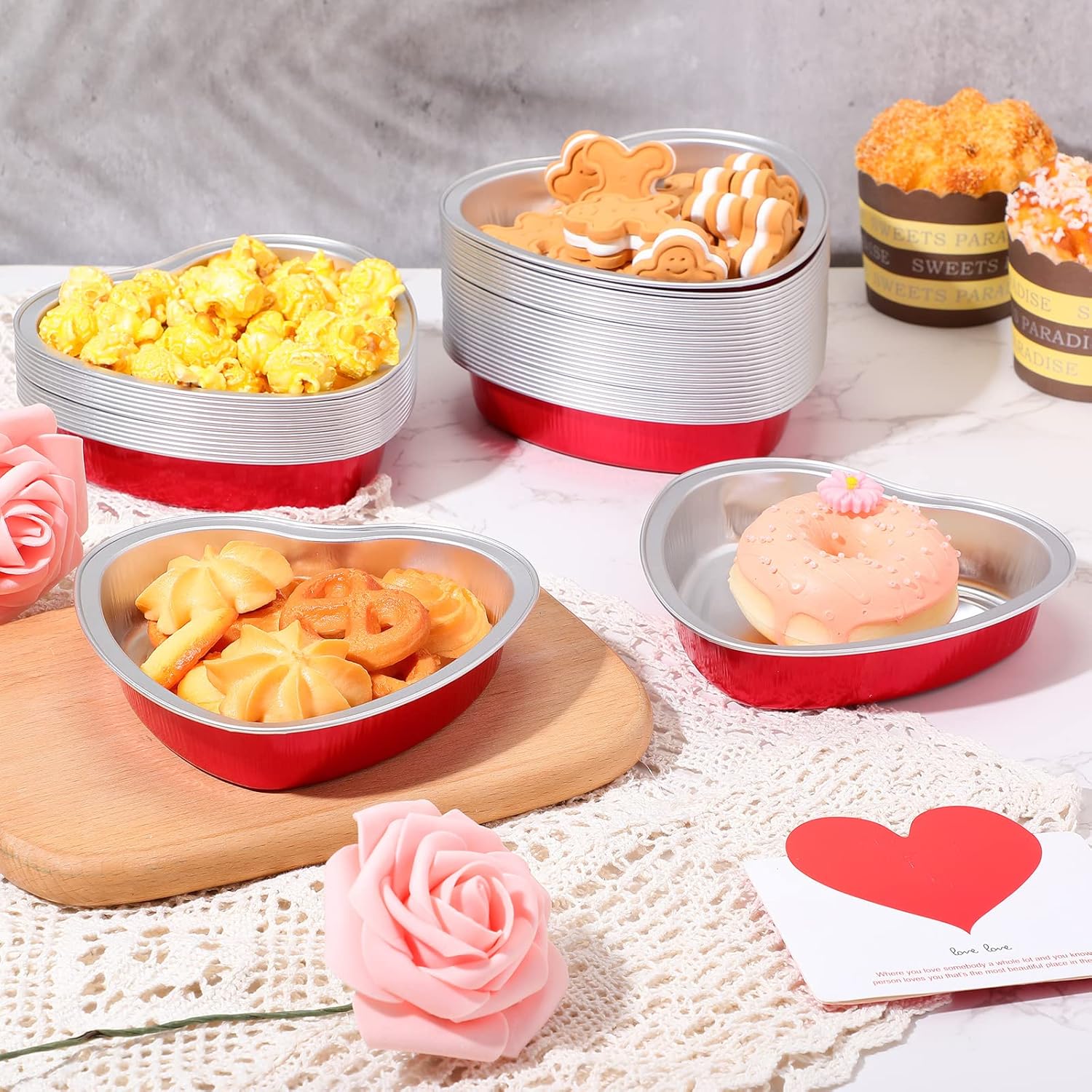 5 moldes de papel de aluminio con forma de corazón para el día de San Valentín con tapas transparentes de 7.6 fl oz7.92 onzas, molde desechable para