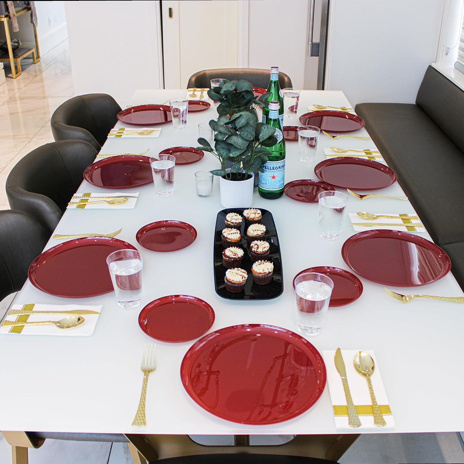 PARTY BARGAINS Platos desechables de color rojo arándano de 8.6 pulgadas, paquete de 20, platos de vajilla de plástico resistente colección de bordes