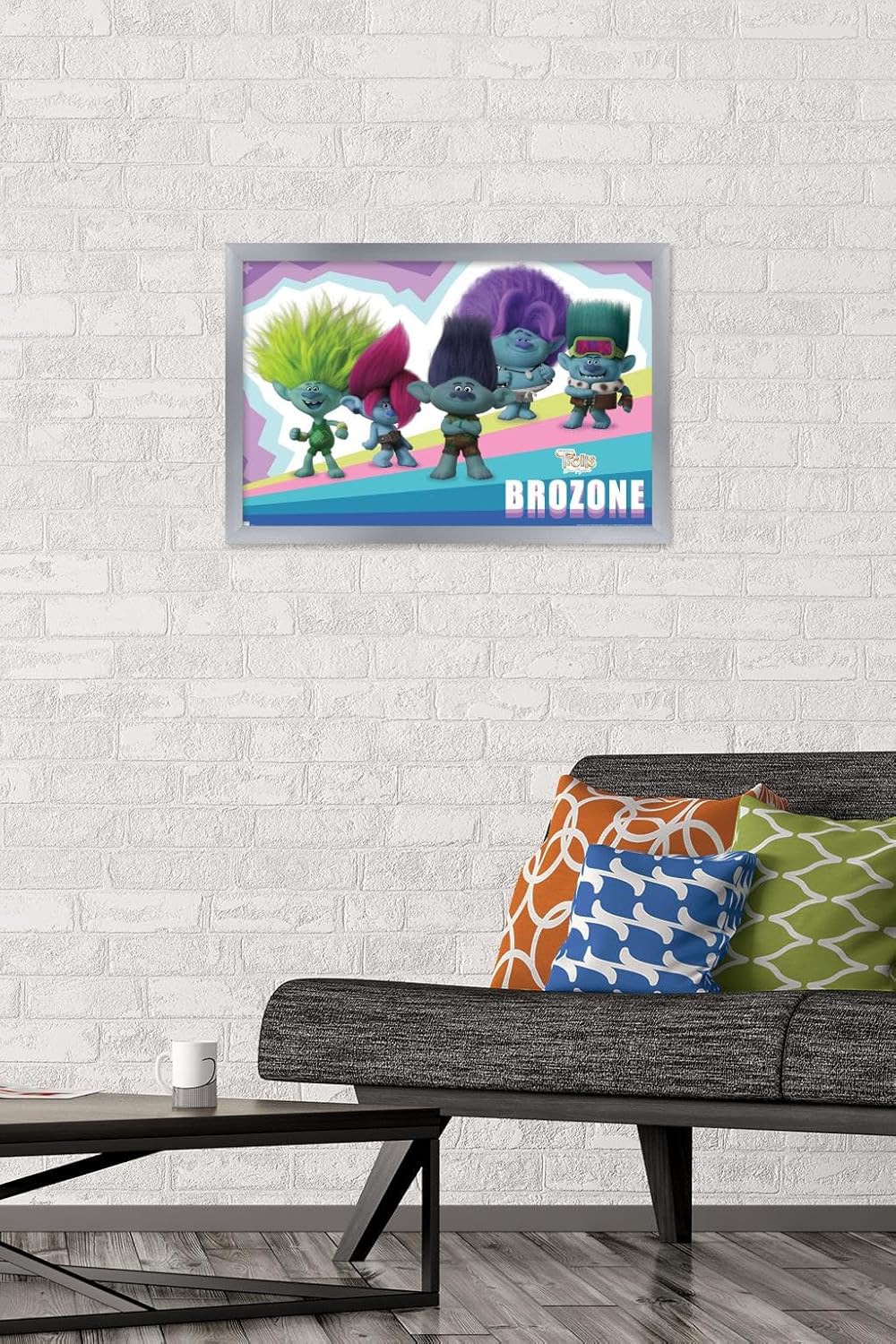 Trends International Trolls Band Together – Póster de pared de brozone, 14.72 x 22.37 pulgadas, versión enmarcada en plata