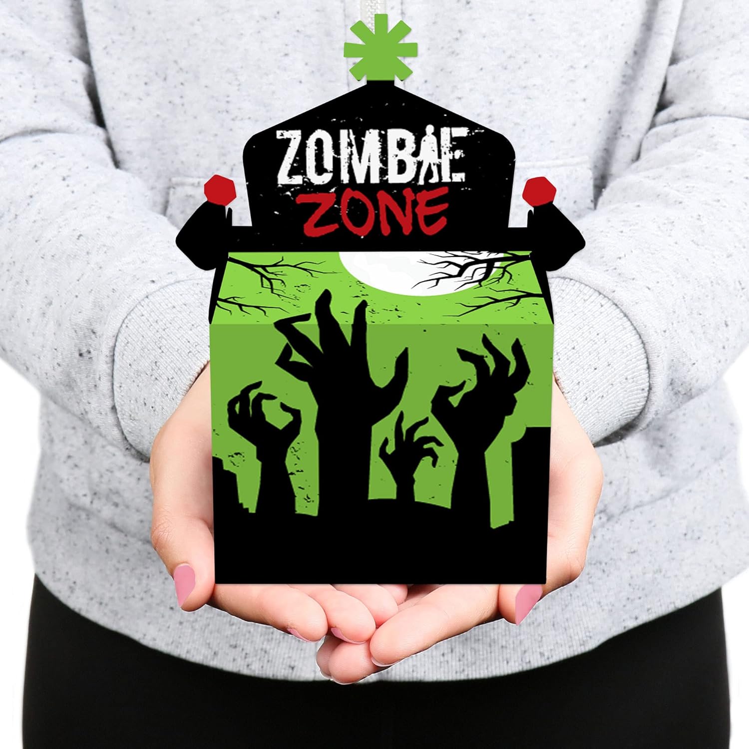 Big Dot of Happiness Zombie Zone – Caja de golosinas para fiestas – Halloween o cumpleaños Zombie Crawl Party Goodie Gable Boxes – Juego de 12