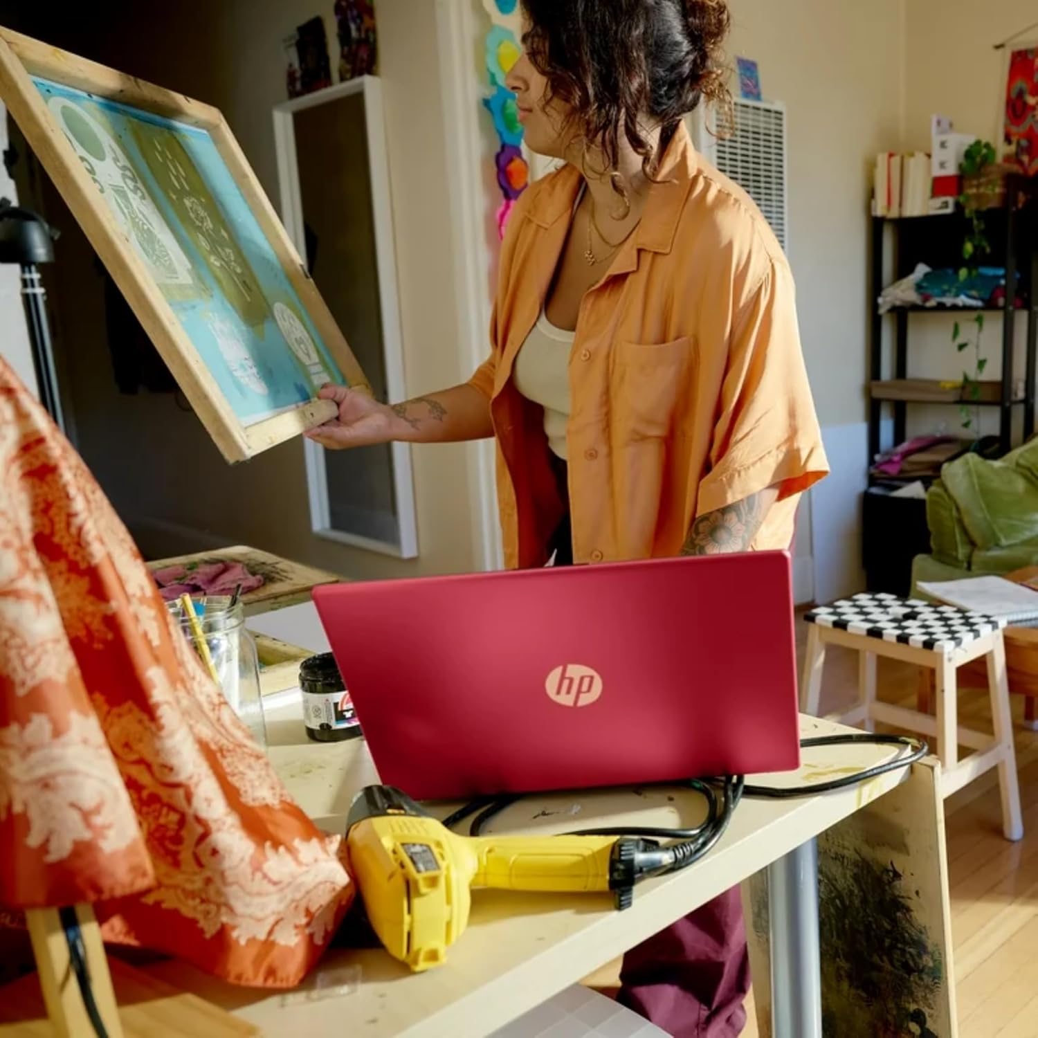 HP Essential – Laptop HD antirreflejo de 15.6″, procesador Intel de cuatro núcleos, 32 GB de RAM, 628 GB de almacenamiento (128 GB UFS+500 GB SSD