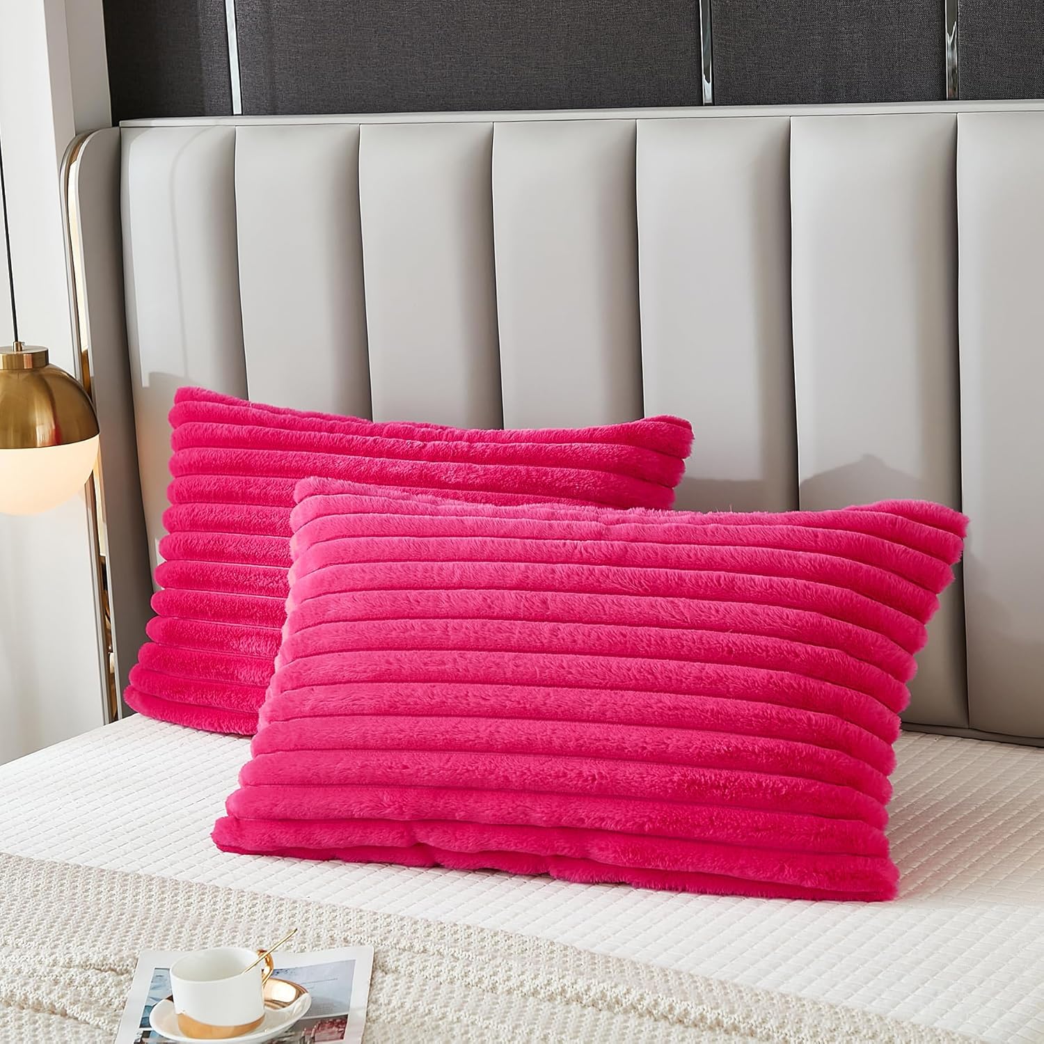 Uhamho Juego de 2 fundas de almohada para cama tamaño Queen, fundas de almohada lumbares rectangulares de pelo sintético de conejo a rayas y parte
