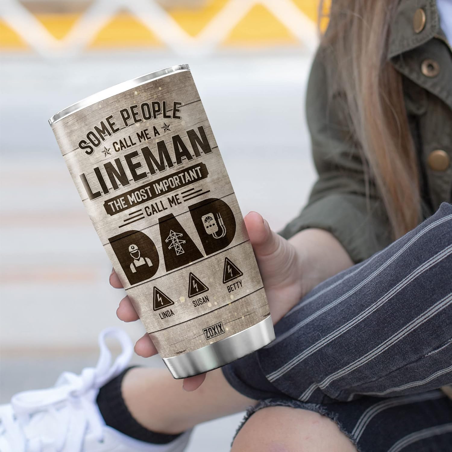 ZOXIX Vaso de café con texto en inglés Some People Call Me A Lineman para papá, taza personalizada con imagen y línea de texto, regalo para el
