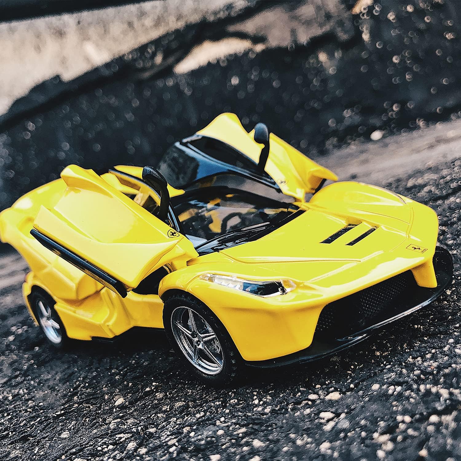 BDTCTK Compatible con el modelo de automóvil Ferrari 132 con sonido y luz para niños y niñas, juguete para puerta de cuerpo de metal, color amarillo