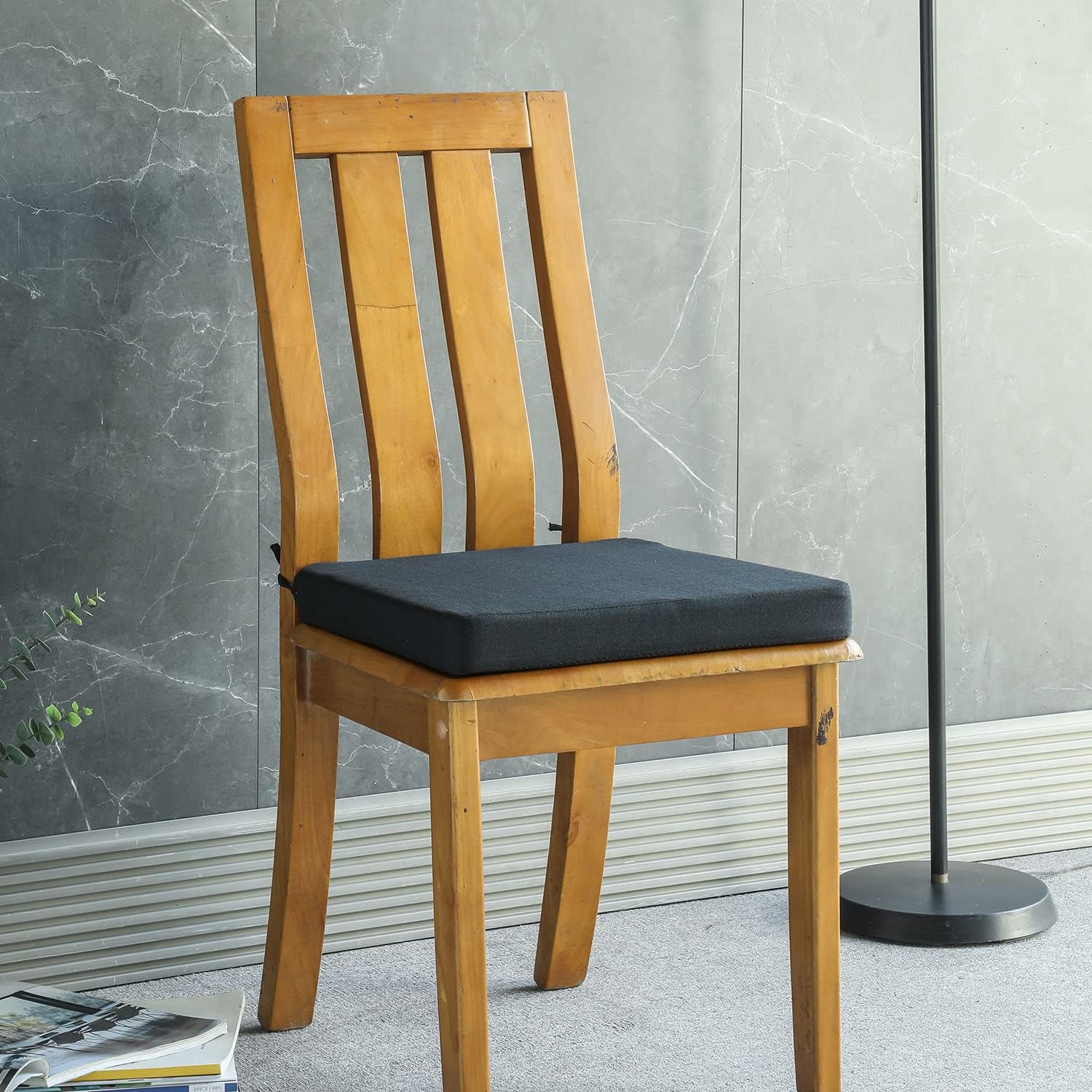 Juego de 4 cojines para sillas de comedor con lazos, antideslizantes, de espuma viscoelástica, para muebles de patio al aire libre, color negro