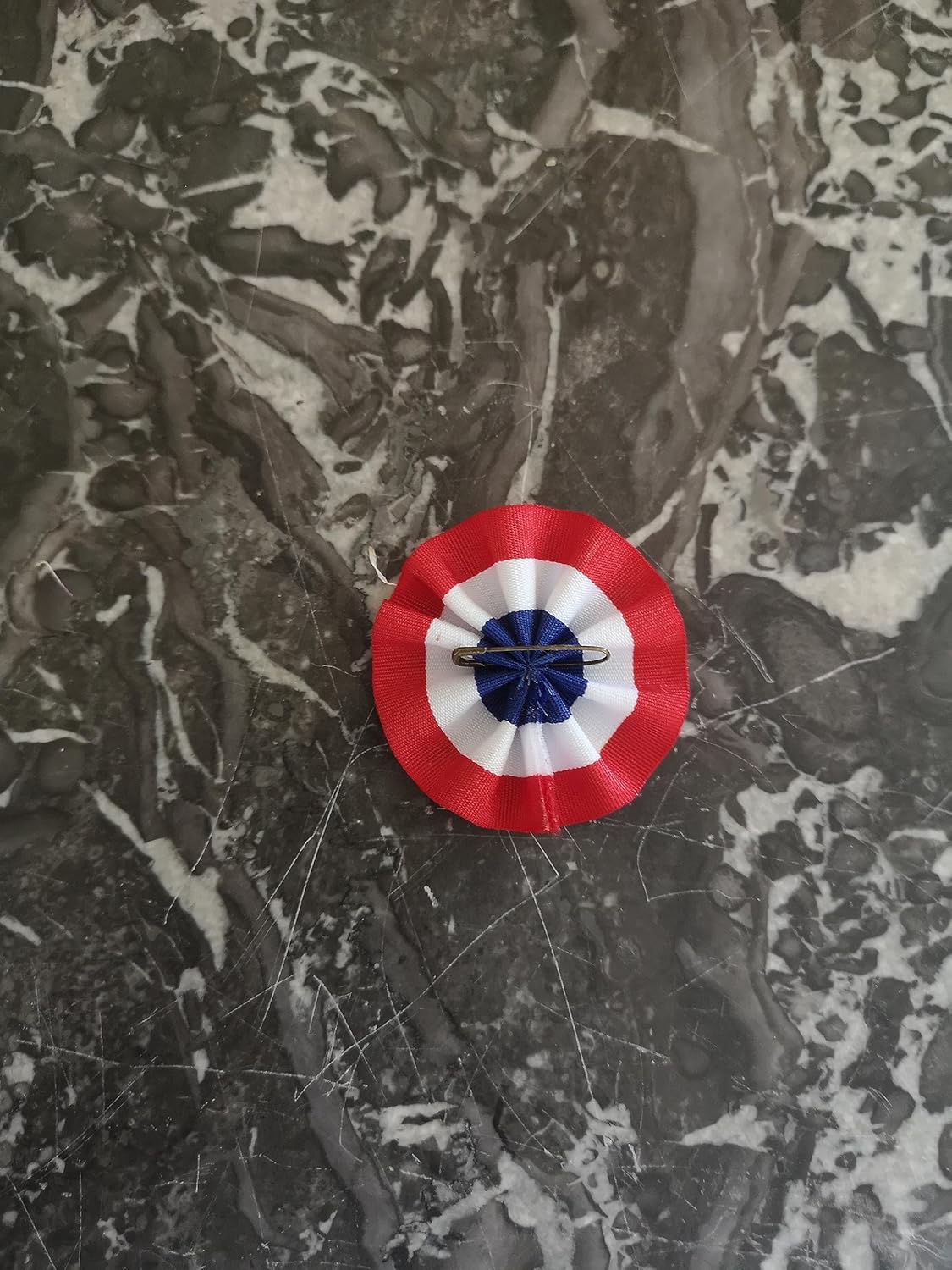 Broche Cocarde française tricolore – Révolution française – Rosette républicaine – Made in France – Bleu Blanc Rouge (M)