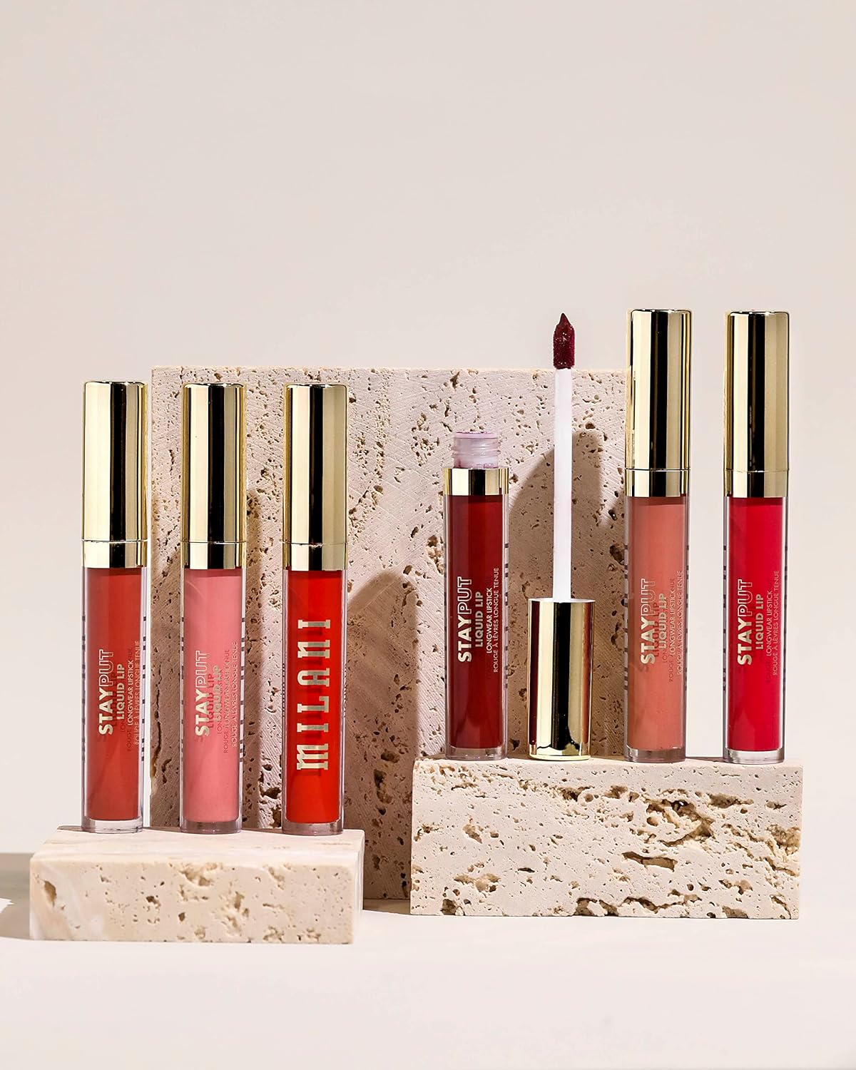Milani Stay Put – Lápiz labial líquido de larga duración, fórmula a prueba de manchas, besos y resistente a la decoloración para uso durante todo el