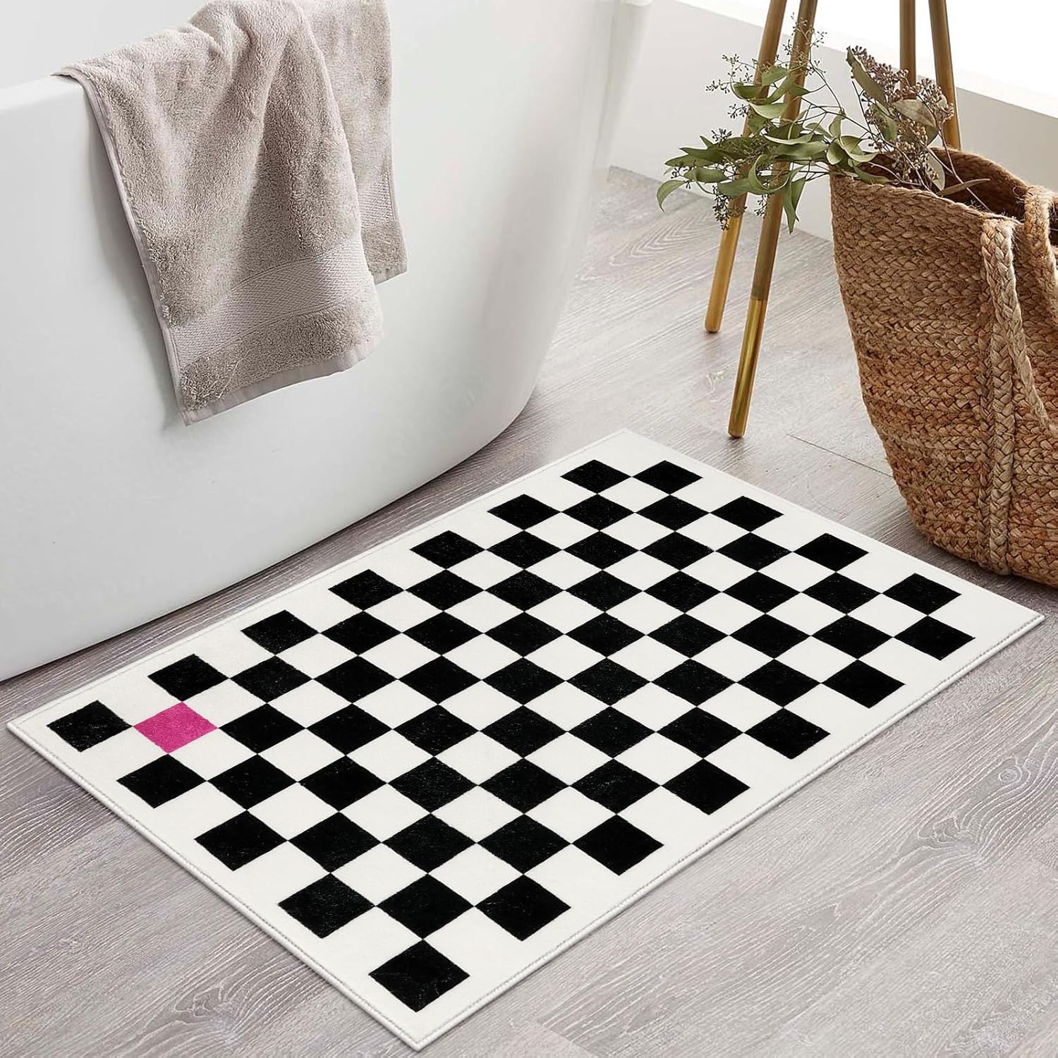 Wonnitar Alfombra moderna a cuadros de 2 x 3 pies para entrada, alfombra de baño pequeña lavable en blanco y negro, antideslizante, diseño de