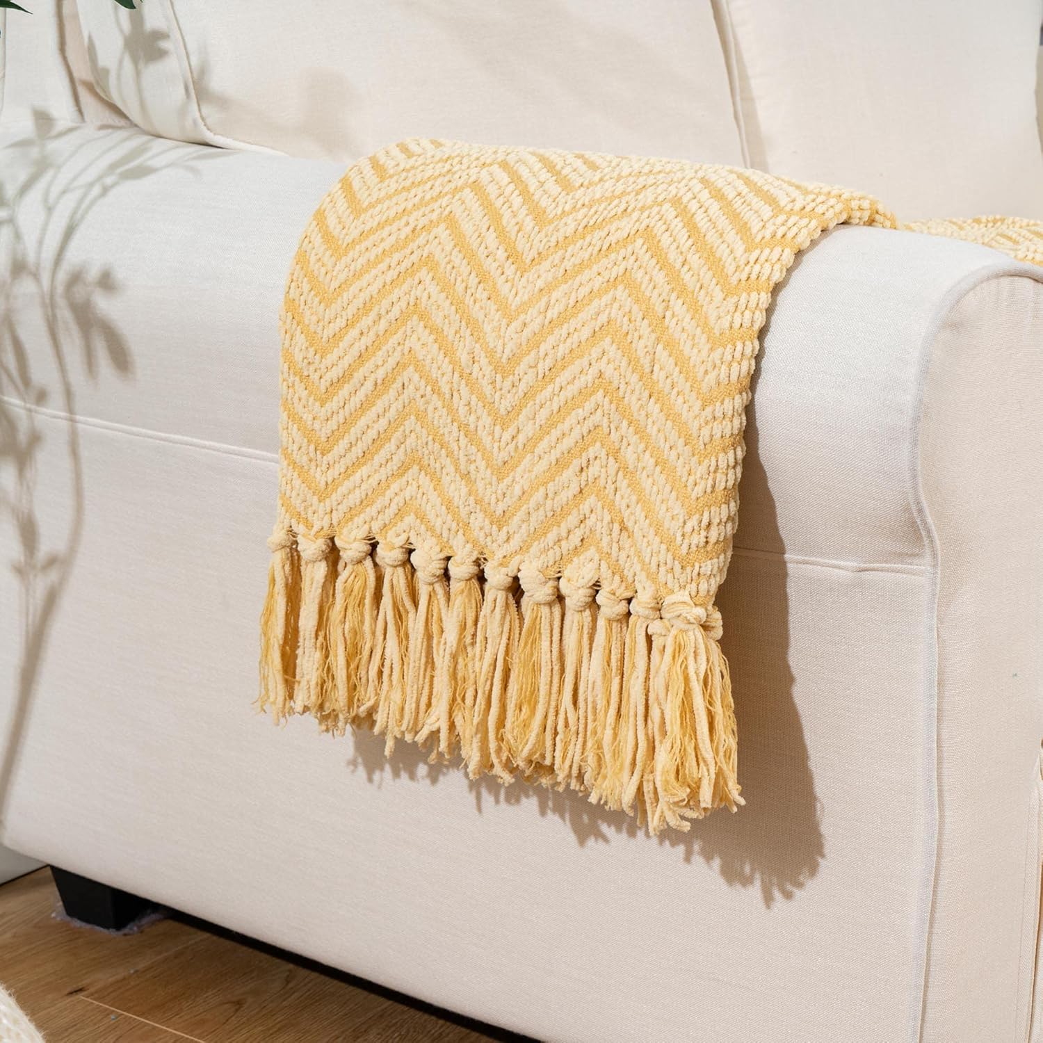 BATTILO HOME Manta dorada para sofá, manta de punto amarillo versátil para silla, manta supersuave y cálida mostaza con borlas para cama individual,