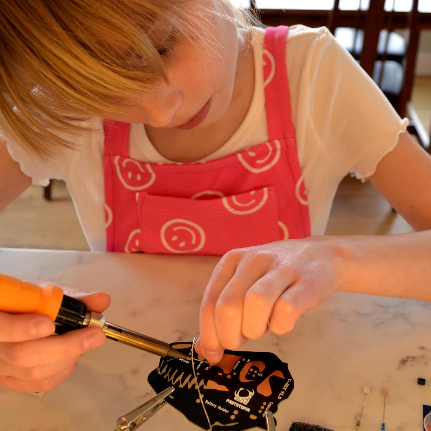 T-Rex – Kit de aprendizaje para soldar  LED activado por movimiento  Kit de electrónica de bricolaje para principiantes  Circuito de práctica
