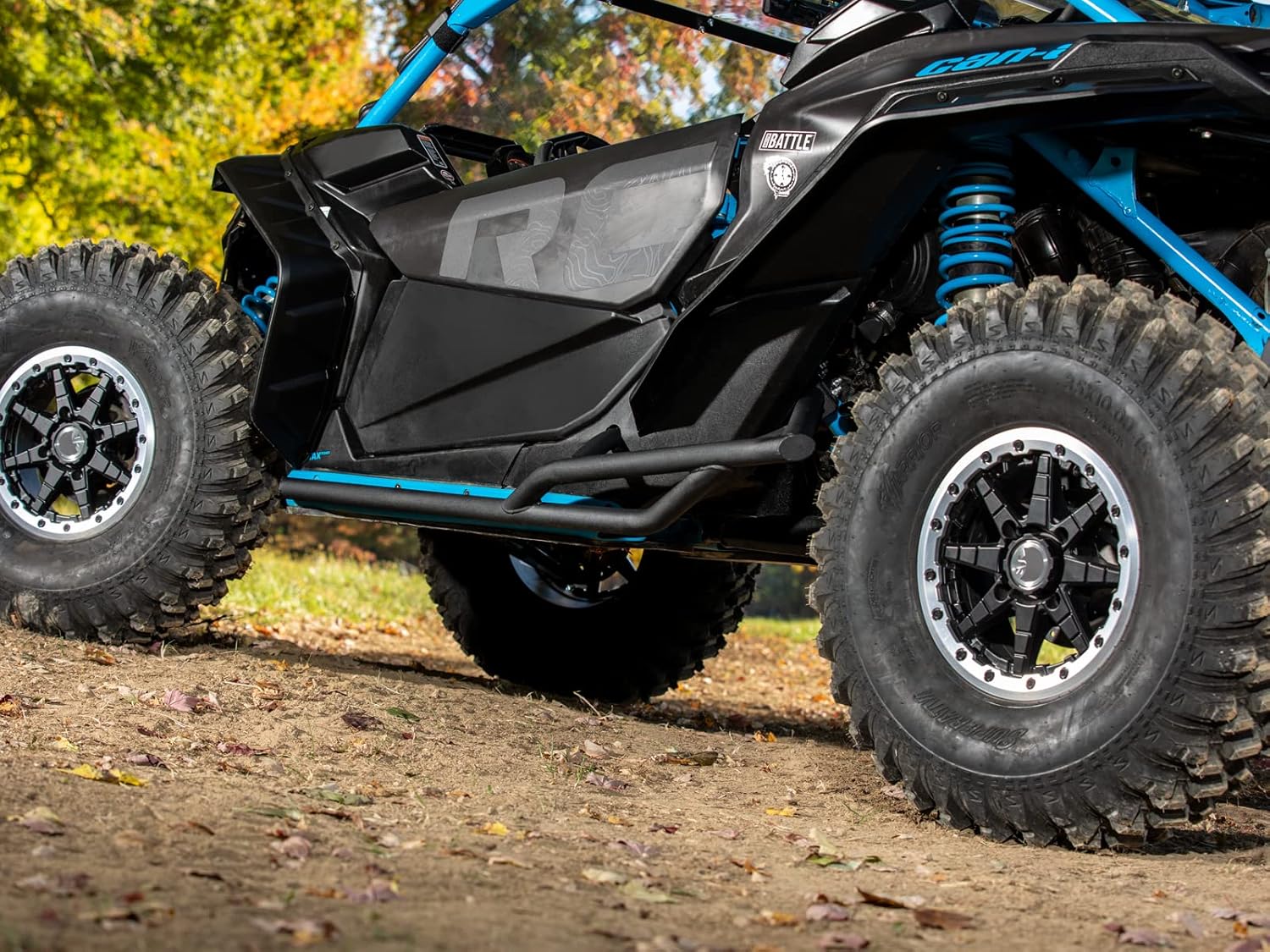 SuperATV Nerf BarsRock Sliders para Can-Am Maverick X3 (modelos de 72 pulgadas)  Tubo de acero de 1.75 pulgadas de diámetro  Montaje atornillado