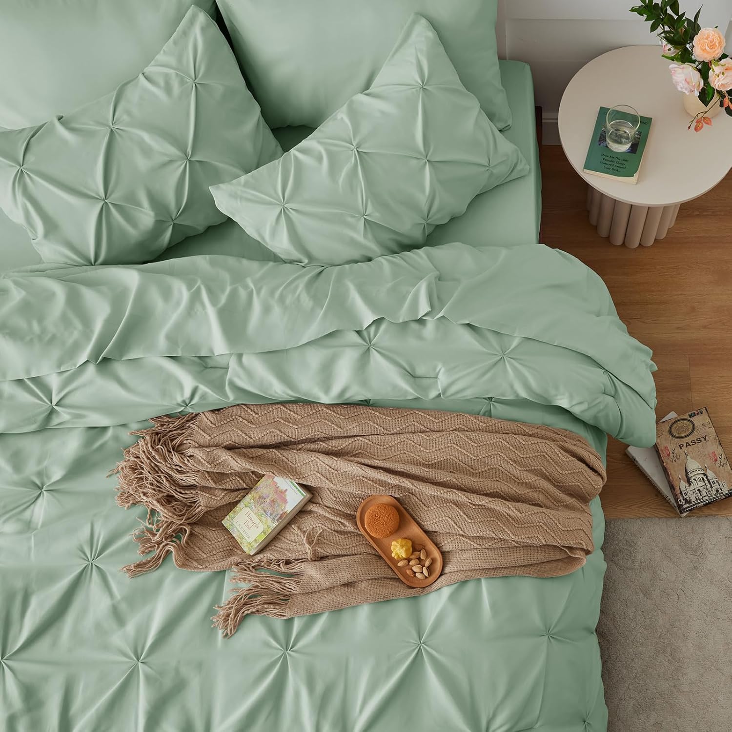 CozyLux Juego de edredón Queen de 7 piezas, tamaño Queen, color verde salvia, juego de ropa de cama plisada en una bolsa con edredón para todas las