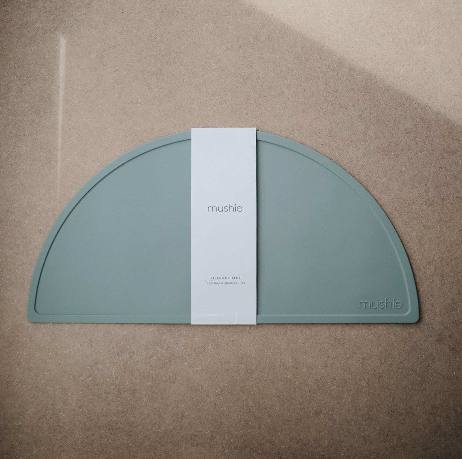mushie Mantel individual de silicona para niños, diseño antideslizante sin BPA (azul Cambridge)