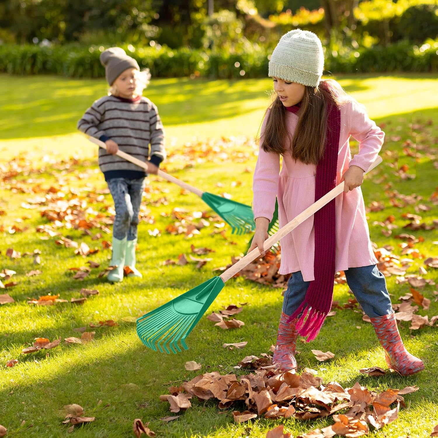4 rastrillos para niños de 38 pulgadas con mango de madera desmontable y 2 bolsas reutilizables de 32 galones para desechos de jardín, rastrillos de