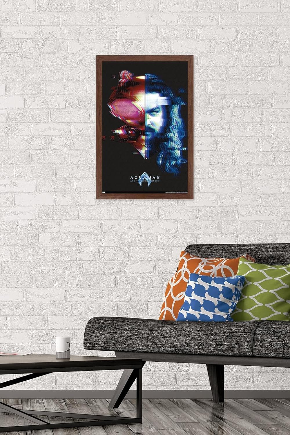 Trends International DC Comics Movie Aquaman y el Reino Perdido – Póster de pared de Faceoff, 14.72 x 22.37 pulgadas, versión enmarcada de caoba