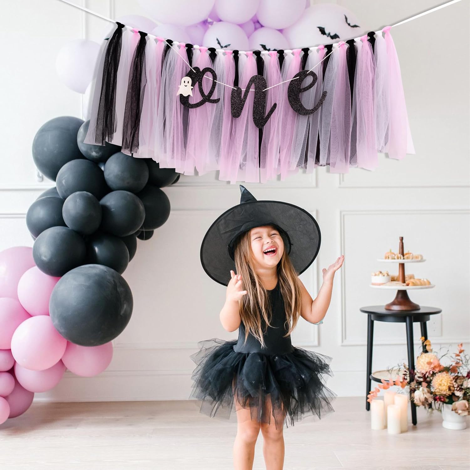 Cartel de cumpleaños con temática de Halloween, decoración de fiesta de primer cumpleaños de fantasma pequeño, guirnalda espeluznante, tutú rosa y