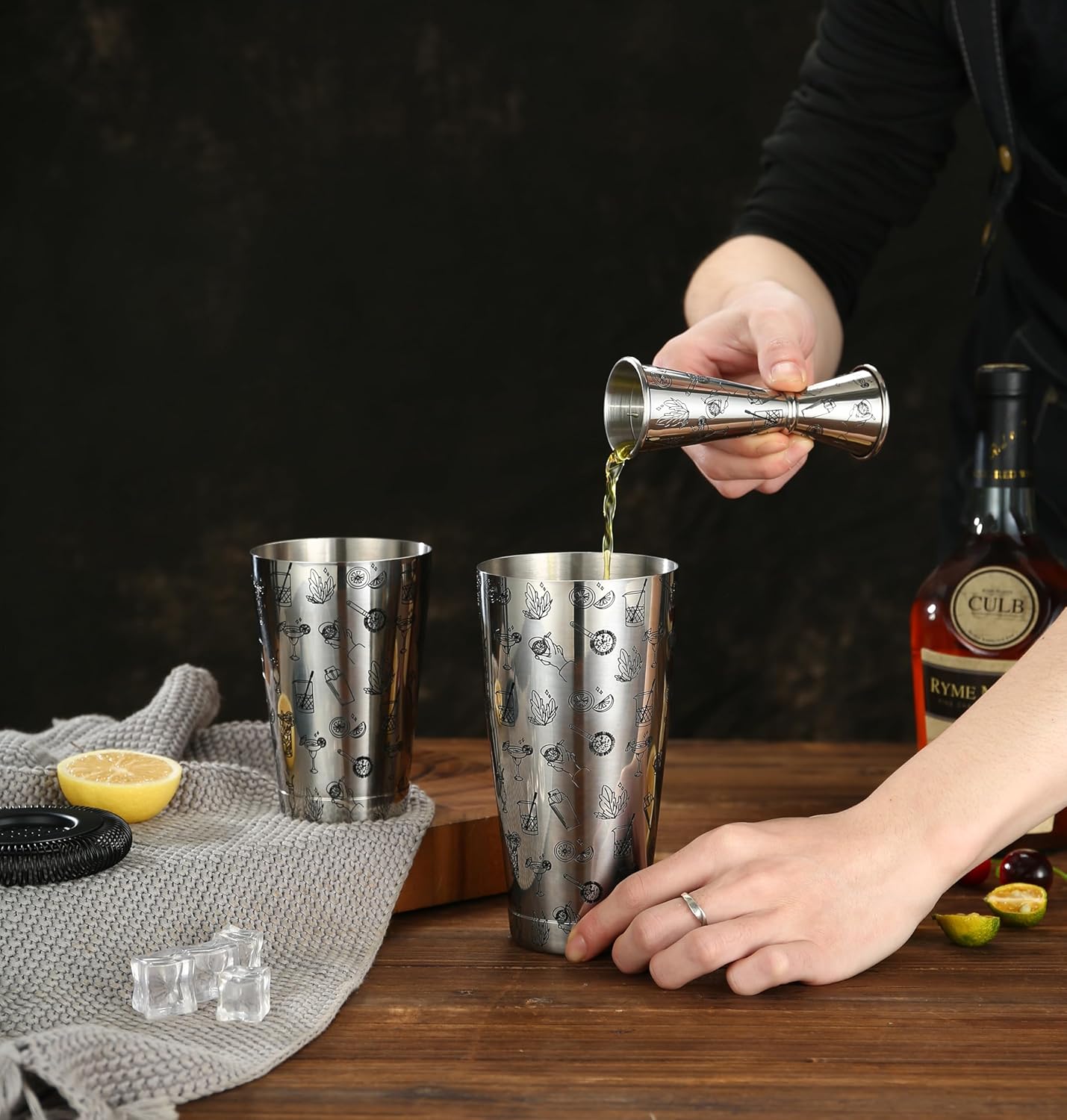 Kit de coctelera grabada, 7 piezas de acero inoxidable con coctelera Boston, cuchara de bar, mezclador de cóctel, doble jigger, colador de cóctel,
