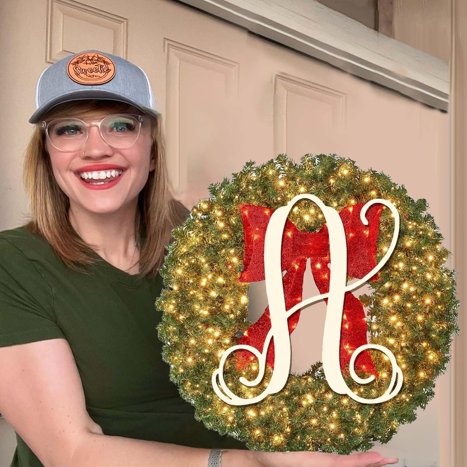 Corona de Navidad de apellido personalizada de 16 pulgadas con lazo iluminado, luces LED, 26 letras preiluminadas de abeto para puerta delantera,