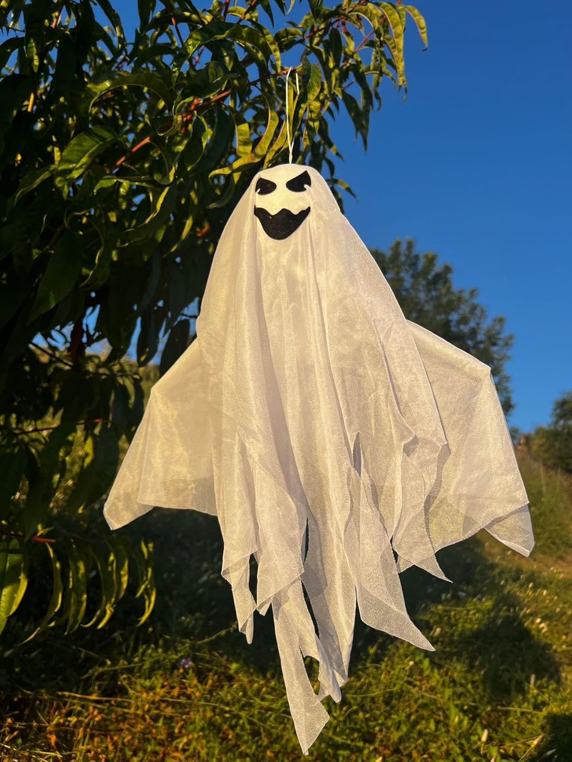 GIFTEXPRESS 3 fantasmas colgantes de Halloween de 25 pulgadas, lindos fantasmas de emoji voladores para patio delantero, patio, ley, jardín,