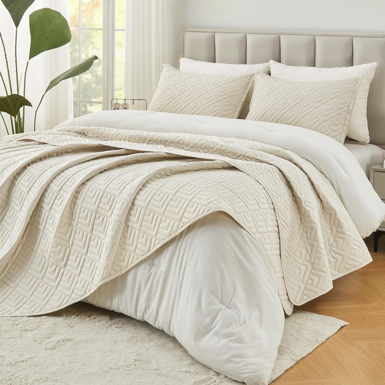Litanika Juego de ropa de cama tamaño California King, colcha geométrica ultrasónica beige, colcha ligera y suave con patrón de cuadros modernos