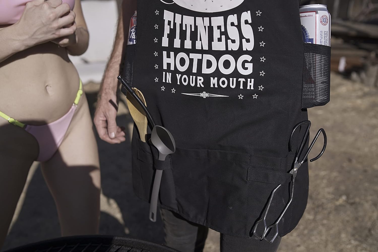 “Fitness Hotdog” – Delantal de barbacoa sucio divertido y sexy desagradable – 100% lona – 5 bolsillos – 4 trabillas para herramientas – 2 soportes