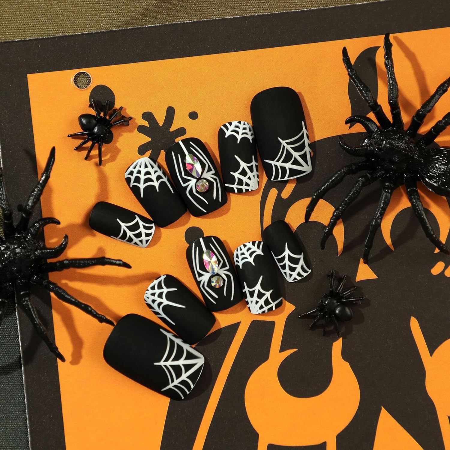 Uñas postizas medianas a presión de Halloween, uñas acrílicas de araña blanca y telaraña, uñas postizas mate con diamantes de imitación, uñas