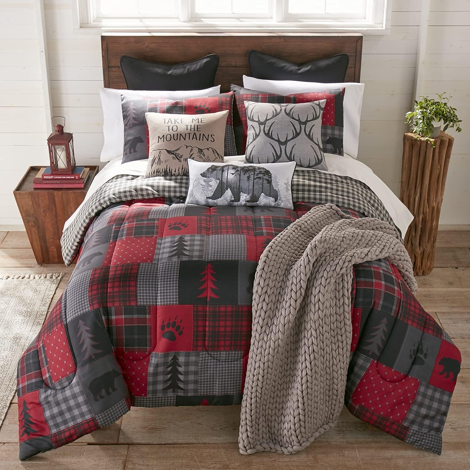 Donna Sharp Juego de edredón Queen  Juego de 3 piezas  Bosque Rojo  Edredón Queen y dos fundas de almohada estándar  Lavable a máquina