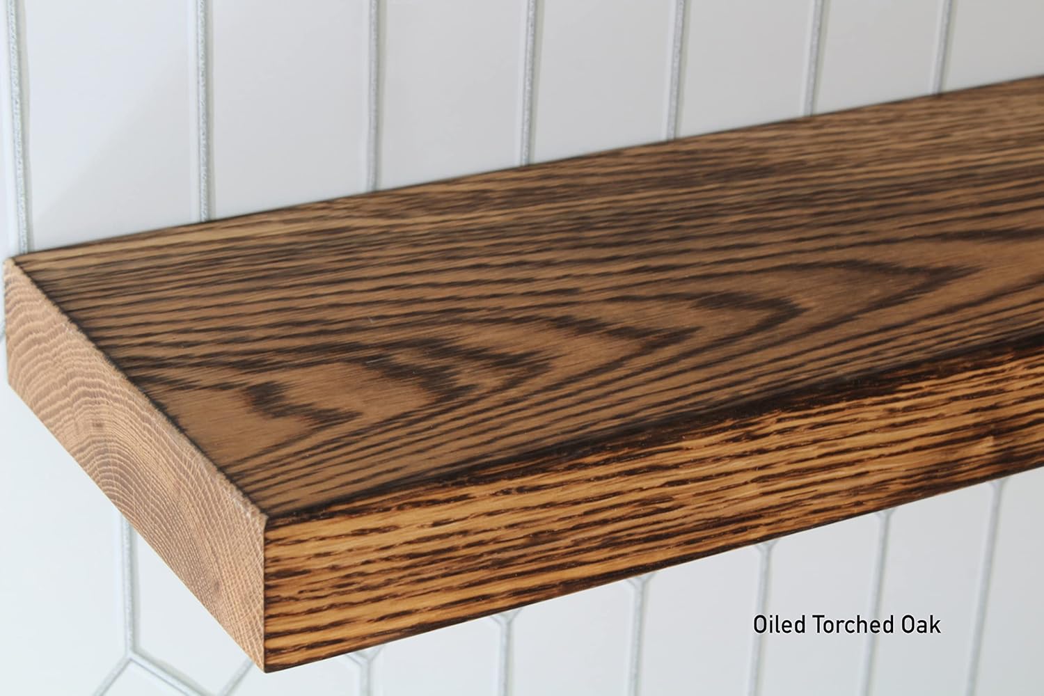 Urban Legacy Accent – Estantes flotantes  Madera dura de roble con acabado antorchado y soportes flotantes  Juego de 2 (24 x 7 x 2 pulgadas, roble