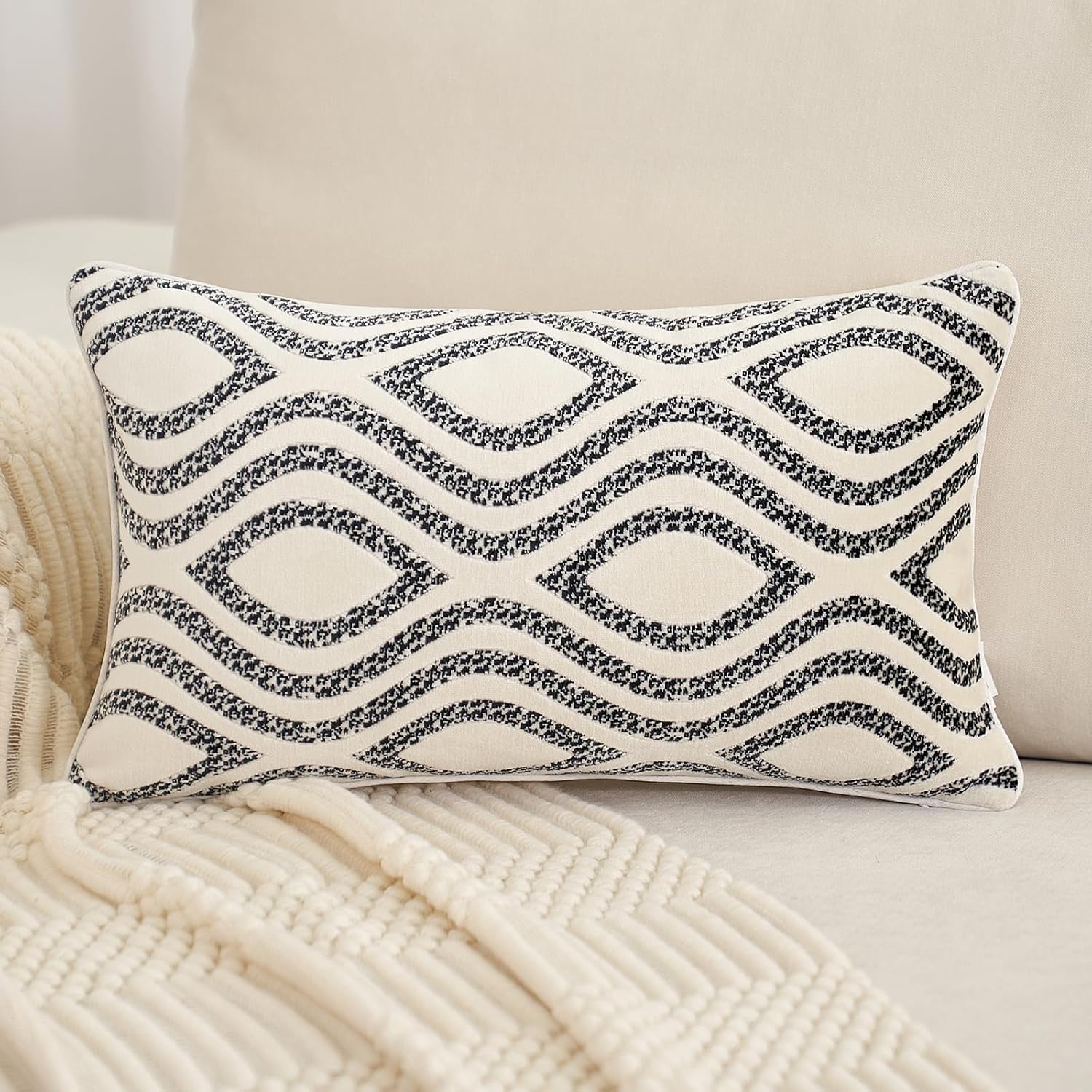 Aeckself Funda de almohada rectangular de 12 x 20 pulgadas, diseño de rayas onduladas, color blanco y negro, funda de almohada decorativa de