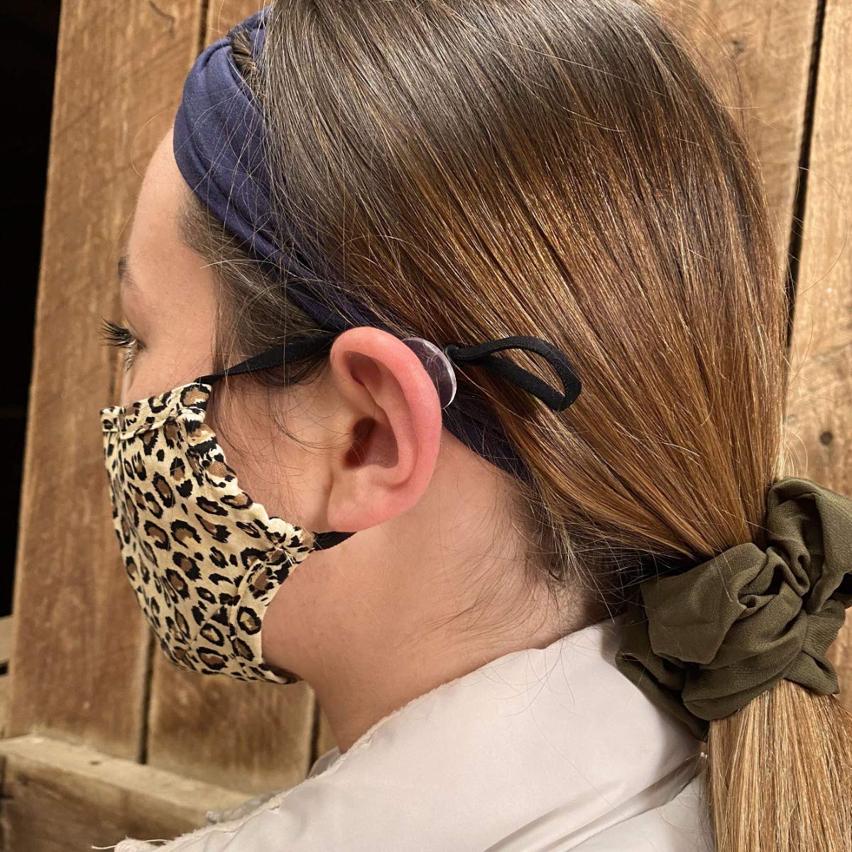 Diadema con botón protector de oídos para máscaras – Blanco