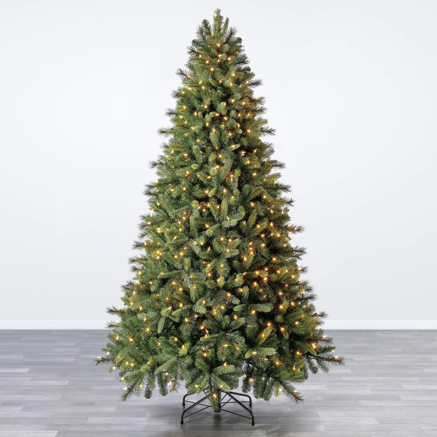 Árbol de Navidad artificial de abeto noruega preiluminado de 7.5 pies, luces LED blancas cálidas