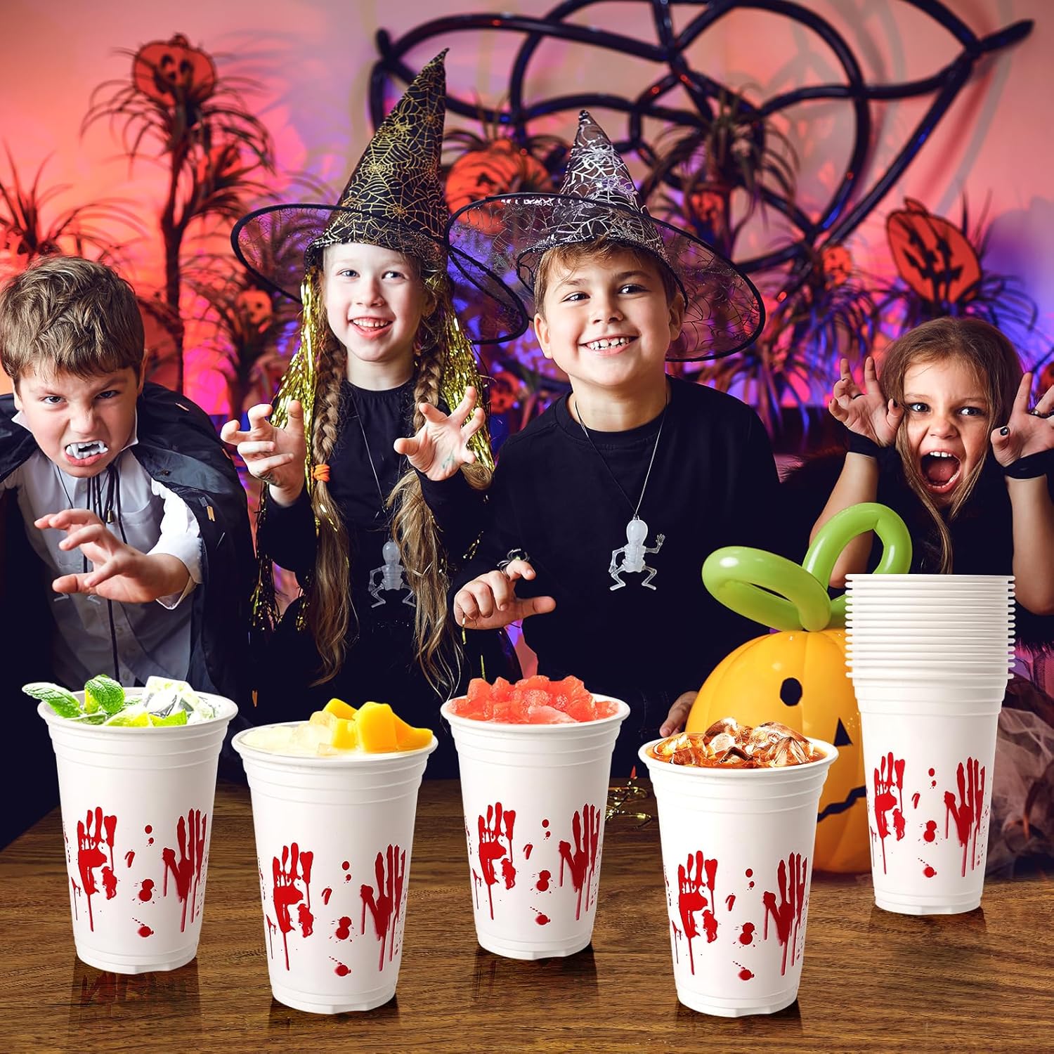 HENILEW 50 vasos de plástico desechables de Halloween, 10 onzas, taza de fiesta con estampado de mano sangrienta, vasos de fiesta para niños, tazas