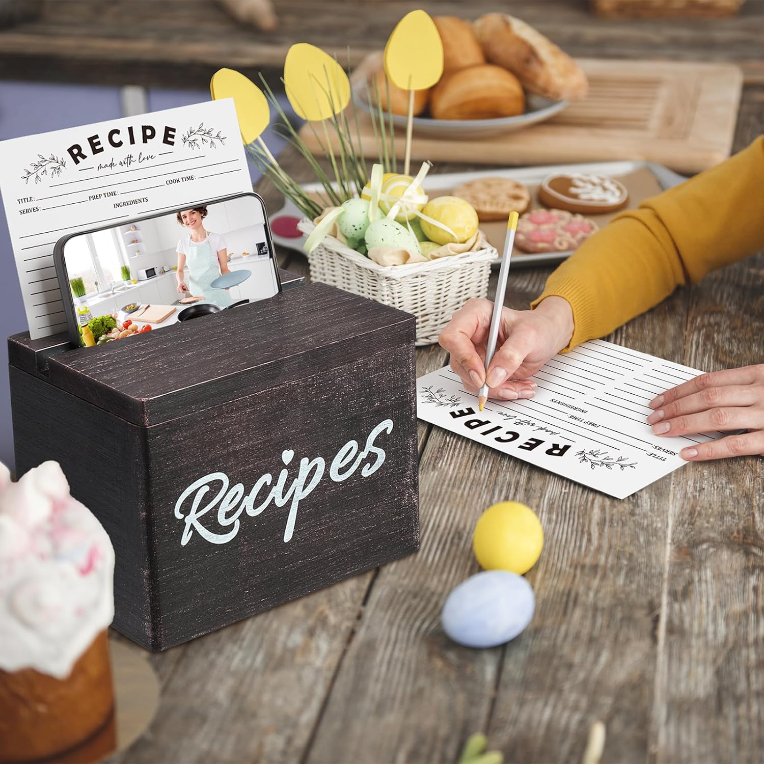 Hoteam Caja de recetas de madera con tarjetas y soporte para tarjetas de recetas de madera rústica con 50 tarjetas de recetas de 5 x 7 pulgadas,