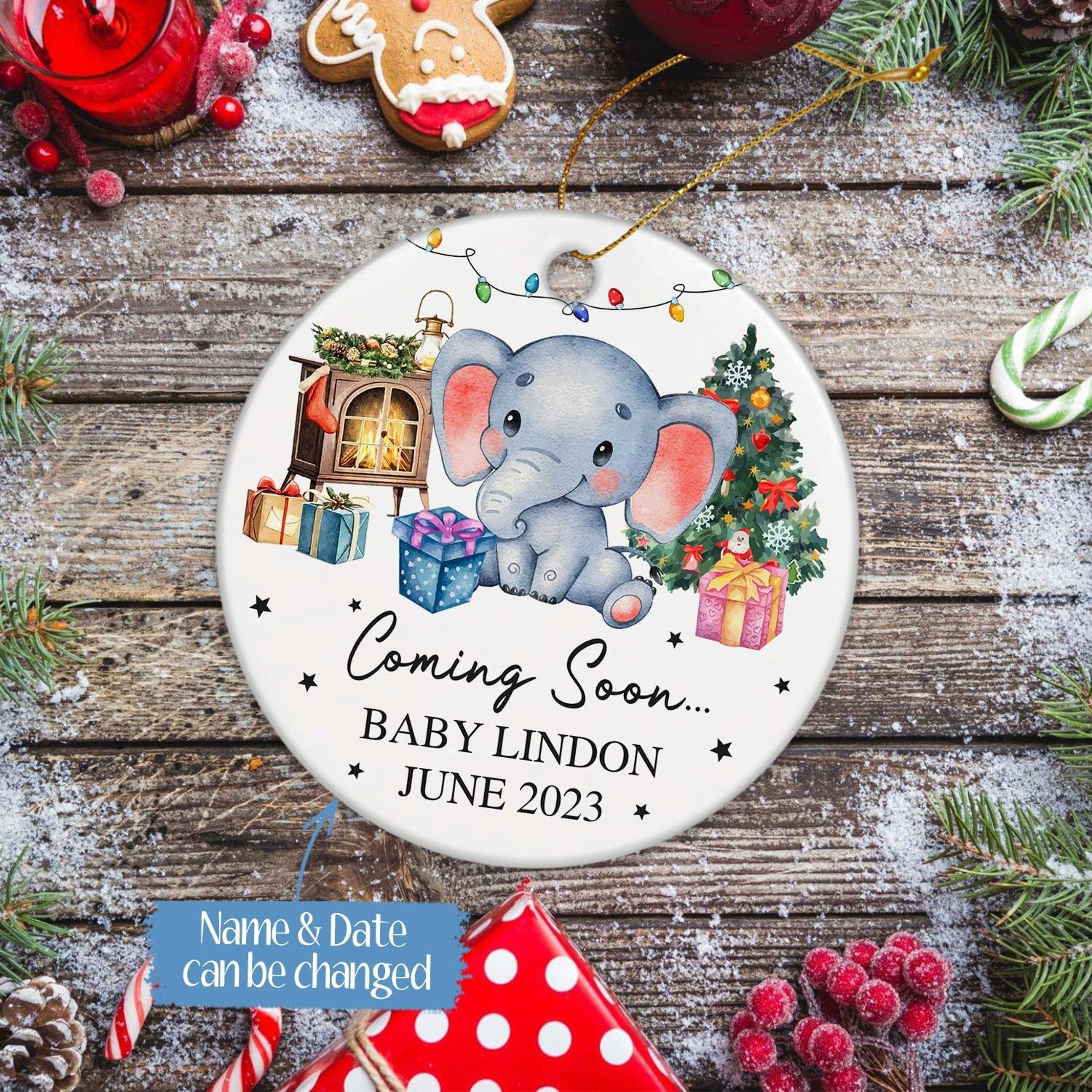 Coming Soon – Adorno de Navidad 2023 para bebé, nombre de bebé personalizado y fecha, elefante bebé con caja de regalo, adorno de árbol de Navidad,