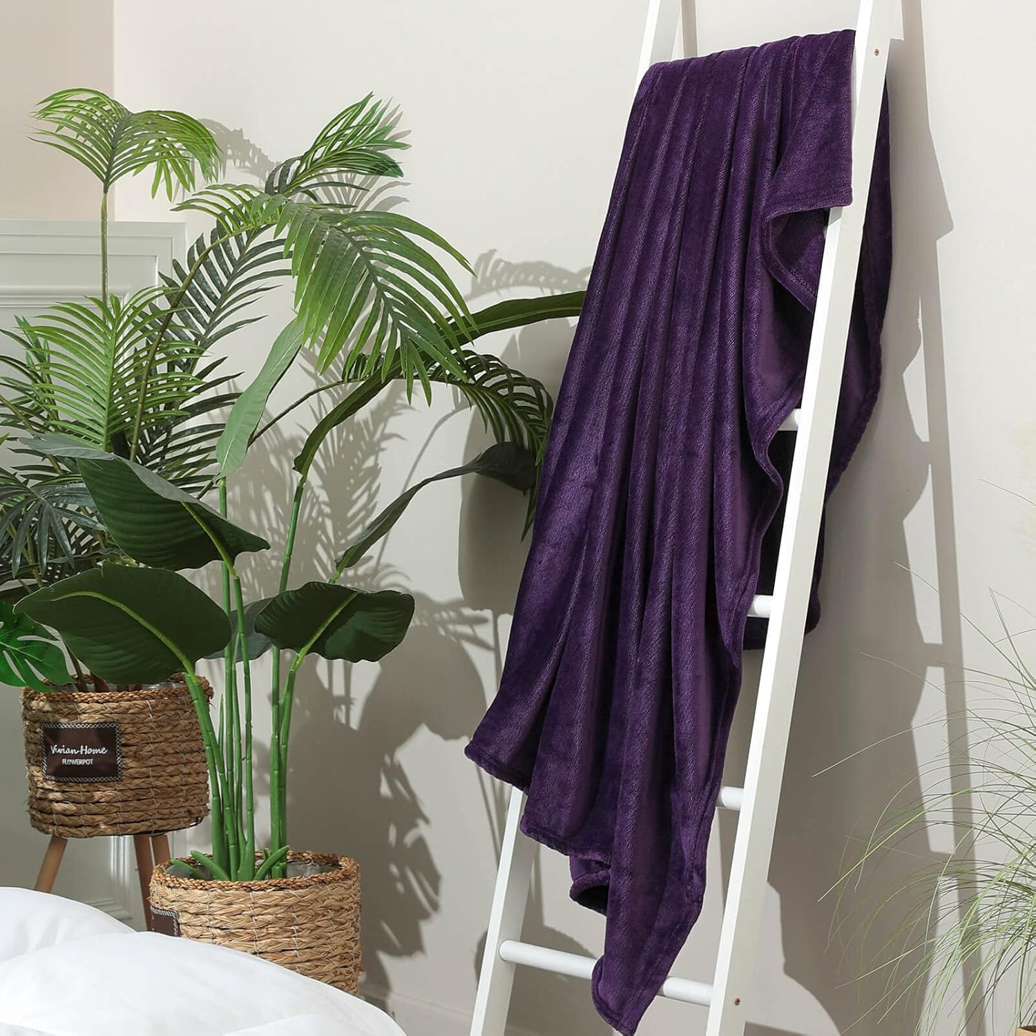 NANPIPER Manta de forro polar suave y acogedora manta cálida y ligera para cama, color morado, 50 x 60 pulgadas