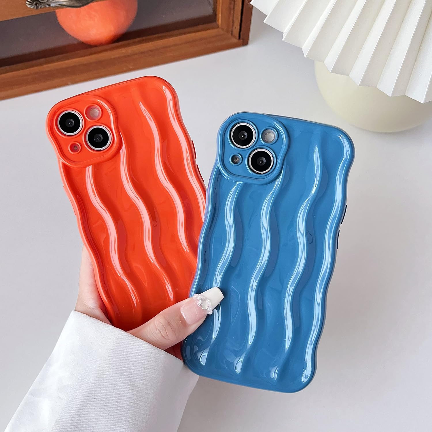 Caseative Marco de ondas rizadas con patrón de ondas de agua, suave, compatible con iPhone (caqui, iPhone 12 Pro)