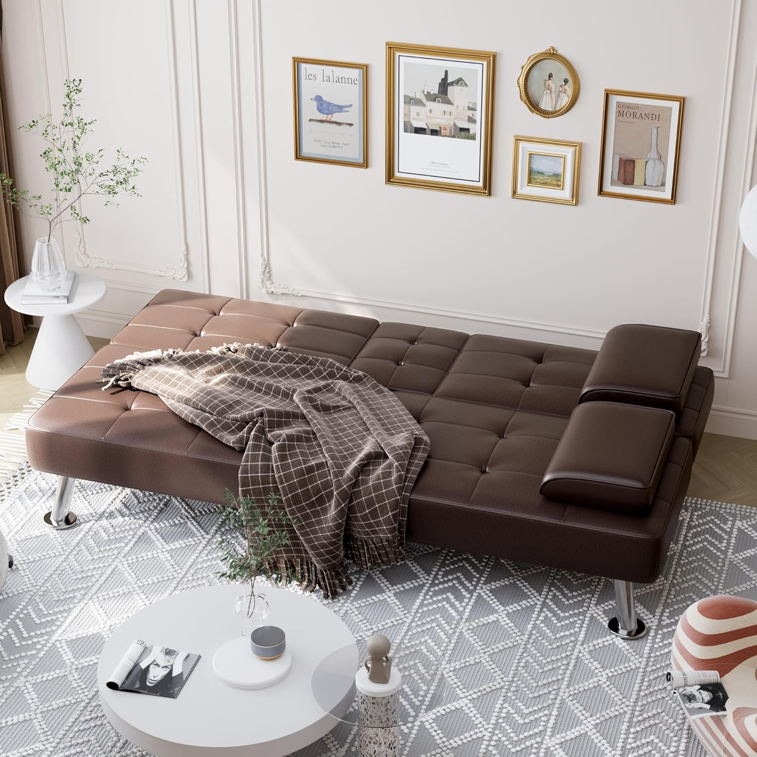 Sofá cama tipo futón plegable convertible para sala de estar, sofá biplaza tapizado de piel sintética con reposabrazos extraíbles, patas de metal, 2