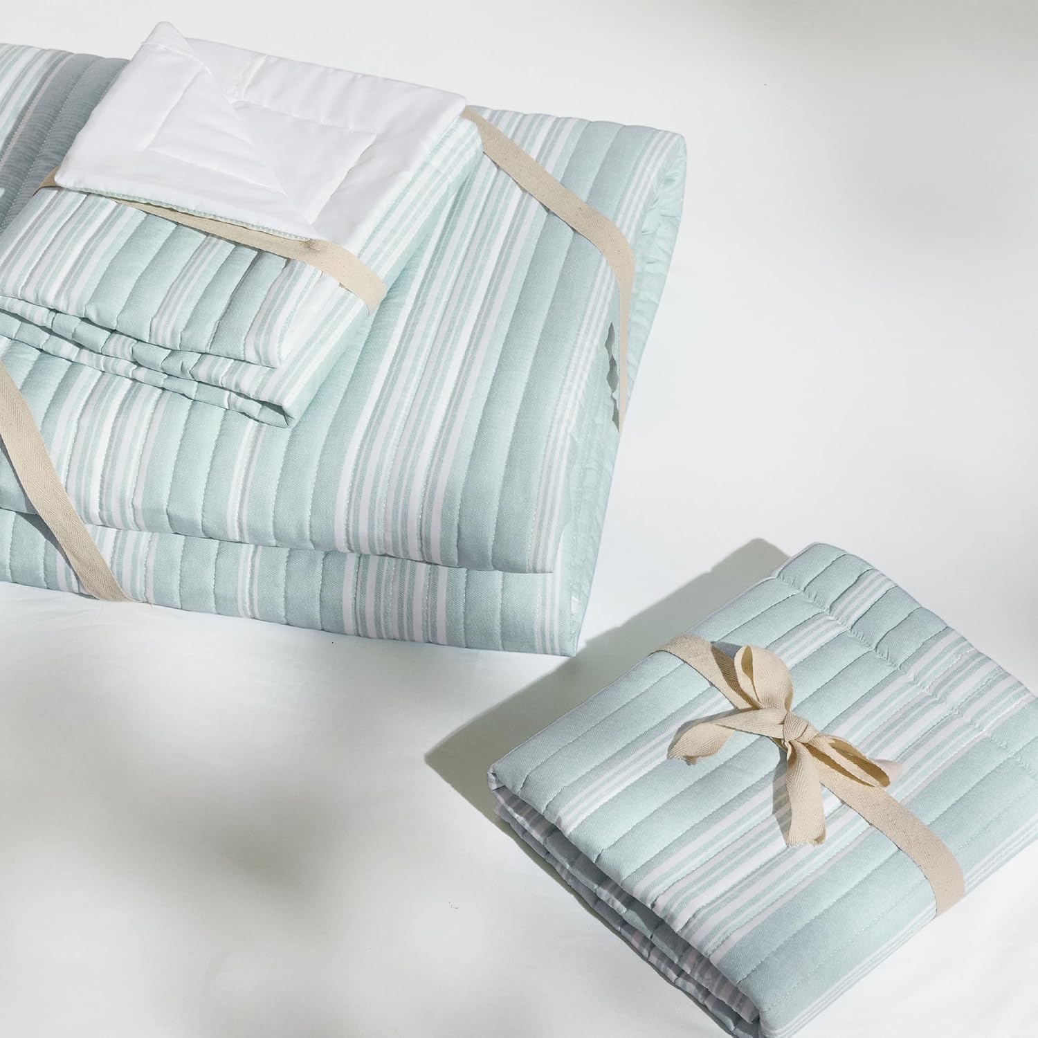 Bedsure Juego de edredón a rayas tamaño Queen, juego de ropa de cama reversible color aguamarina, colcha ligera de 3 piezas, juego de edredón de