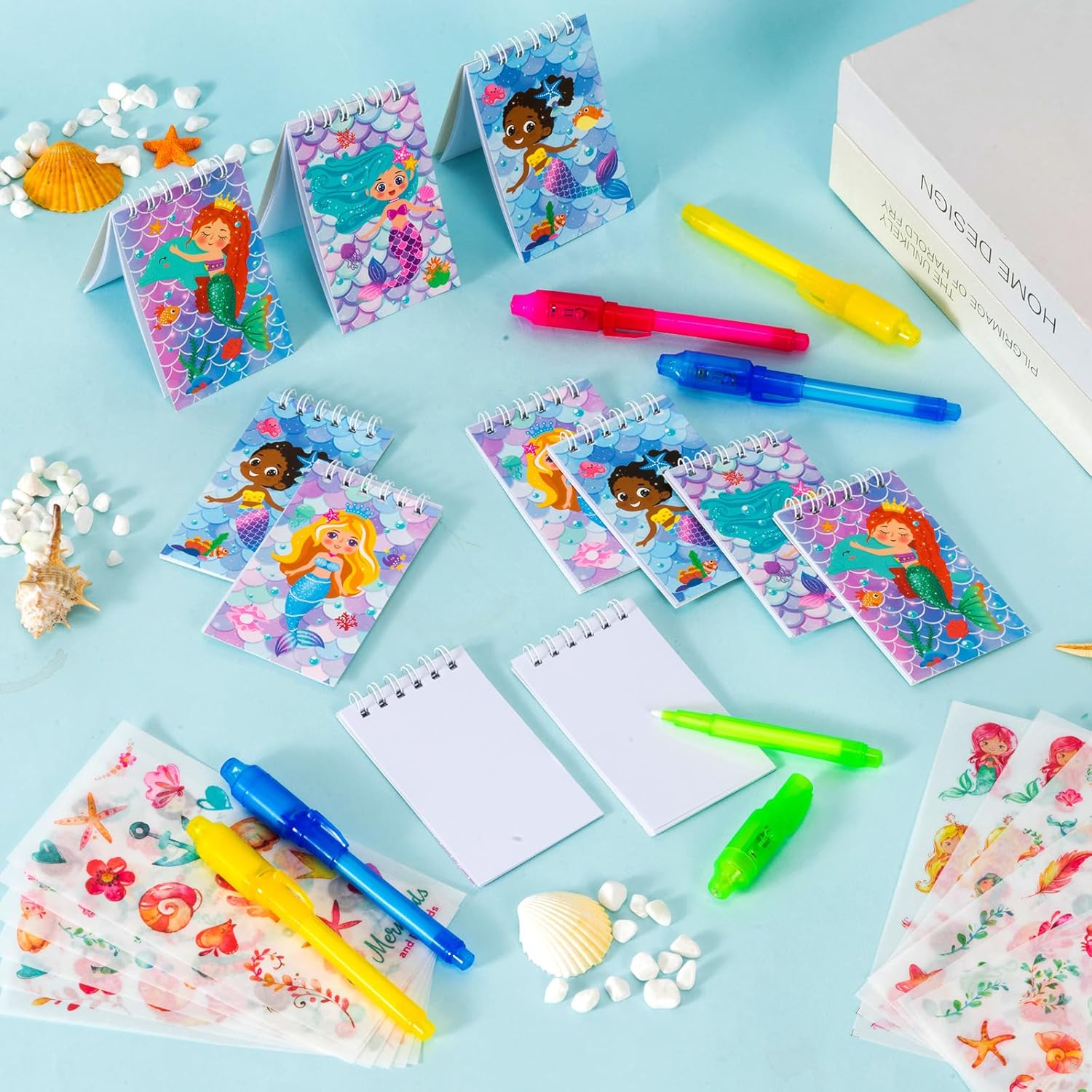 Winrayk Regalos de fiesta de sirena, suministros de cumpleaños para niñas, bolígrafos de tinta invisible, mini cuadernos, calcomanías para niños,