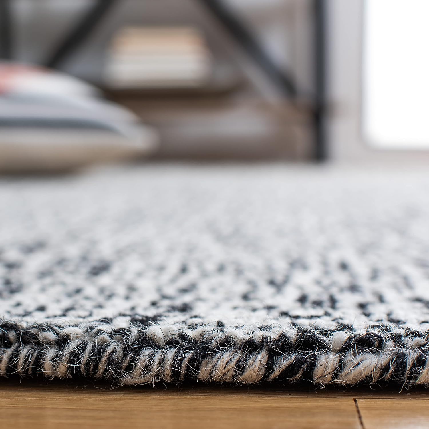 SAFAVIEH Abstract Collection – Alfombra decorativa, 2 x 3 pies, color negro y marfil, lana hecha a mano, ideal para zonas de alto tráfico en