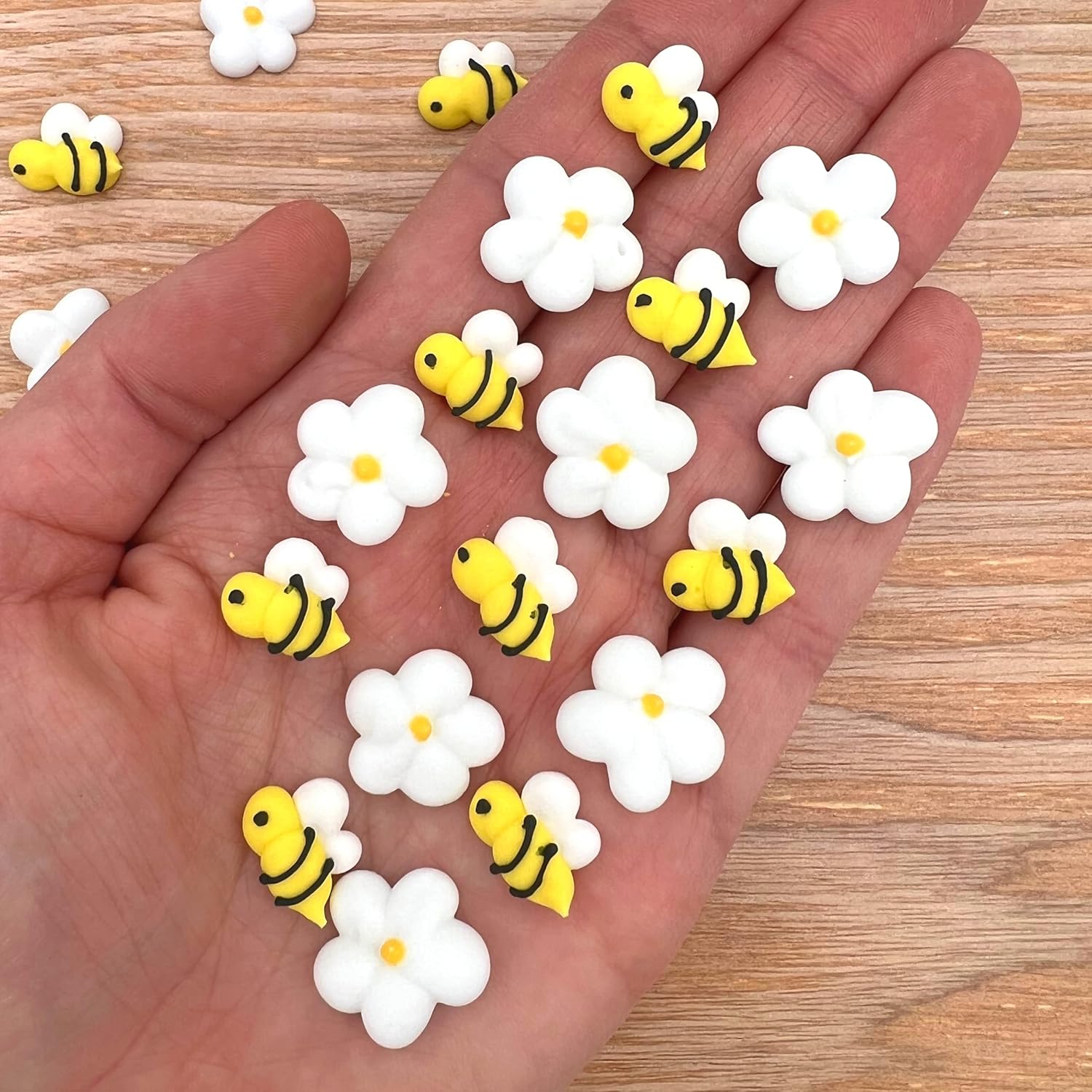 16 abejas y margaritas glaseadas  Mini abejas glaseadas  Margaritas comestibles  Flores de glaseado  Gránulos de abeja  Gránulos personalizados